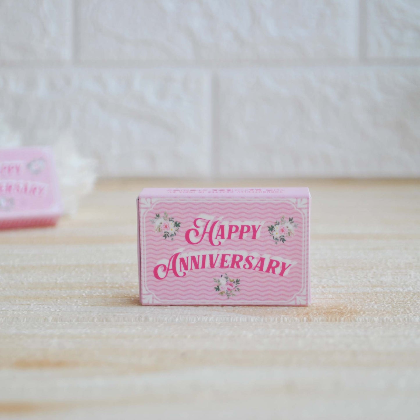 Anniversary Gifts With Miniature Cake