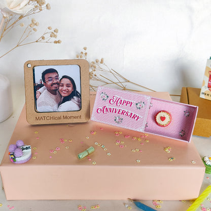 Anniversary Gifts With Miniature Cake
