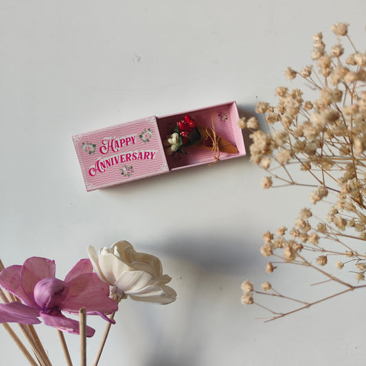 Anniversary Gifts With Miniature Bouquet